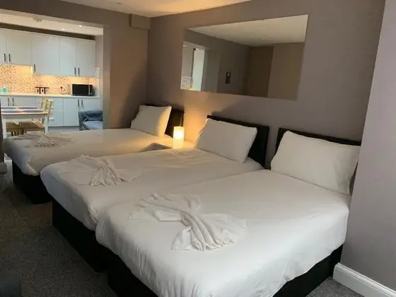 Dört Kişilik Oda, Ortak Banyo