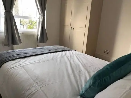 Tek Büyük Yataklı Oda, Ortak Banyo