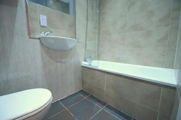 Tek Büyük Yataklı Oda, Ortak Banyo