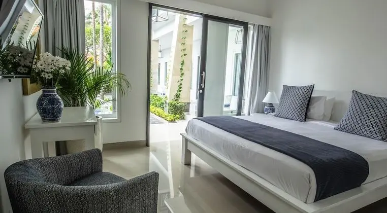 Luxury Tek Büyük Yataklı Oda, Havuz Manzaralı