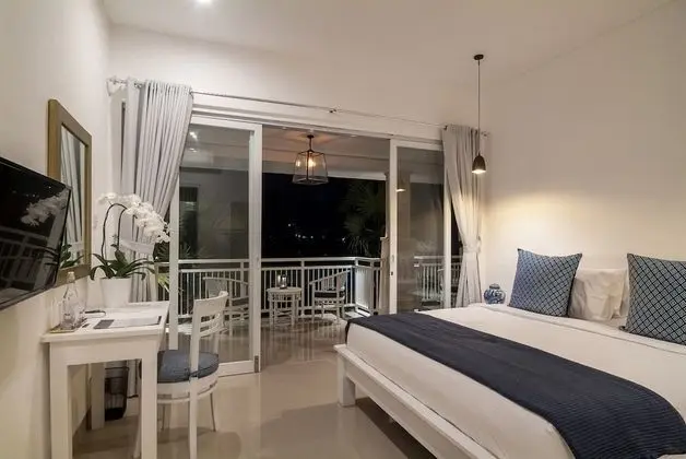 Luxury Tek Büyük Yataklı Oda, Havuz Manzaralı