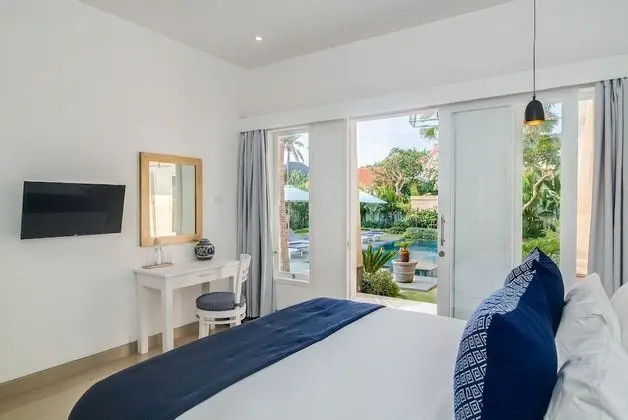 Luxury Tek Büyük Yataklı Oda, Havuz Manzaralı