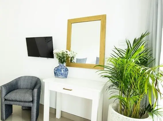 Luxury Tek Büyük Yataklı Oda, Havuz Manzaralı