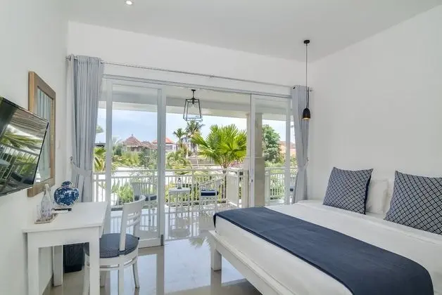 Luxury Tek Büyük Yataklı Oda, Havuz Manzaralı