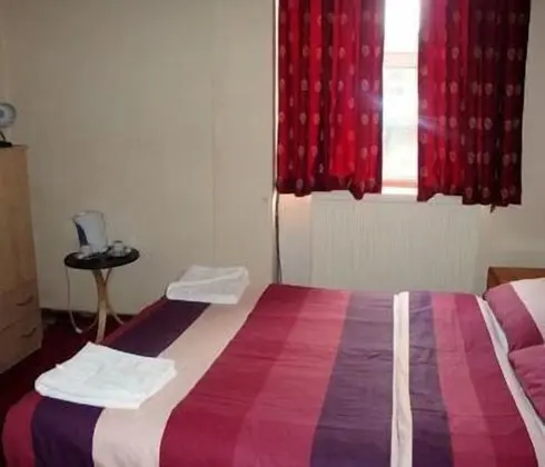 Standard Tek Büyük Yataklı Oda