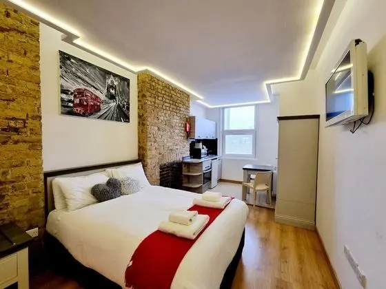 Standard Tek Büyük Yataklı Oda