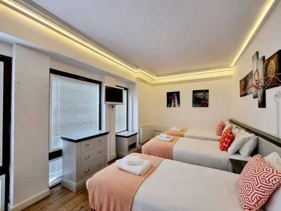 Üç Kişilik Oda