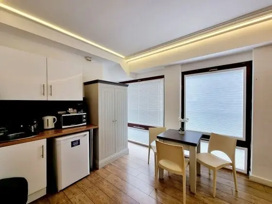 Üç Kişilik Oda