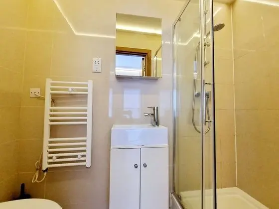 Üç Kişilik Oda