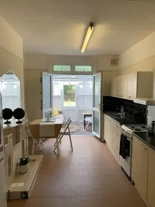 Tek Büyük Yataklı Oda, Ortak Banyo (2)