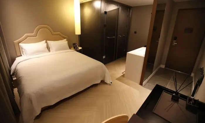 Deluxe Tek Büyük Yataklı Oda (2 pax over extra fee KRW15000 on site)