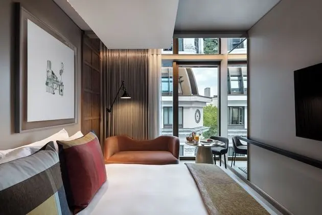 Deluxe King City View Room