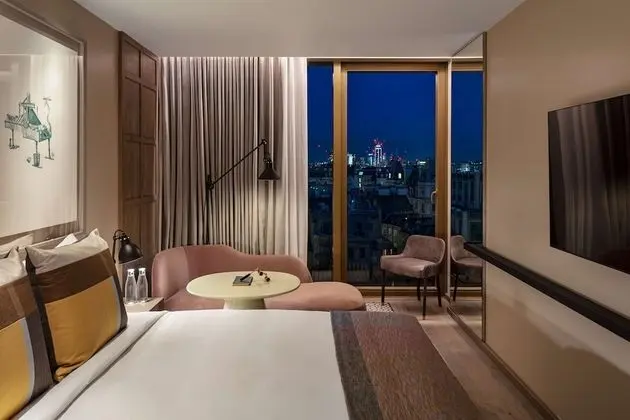 Deluxe King City View Room