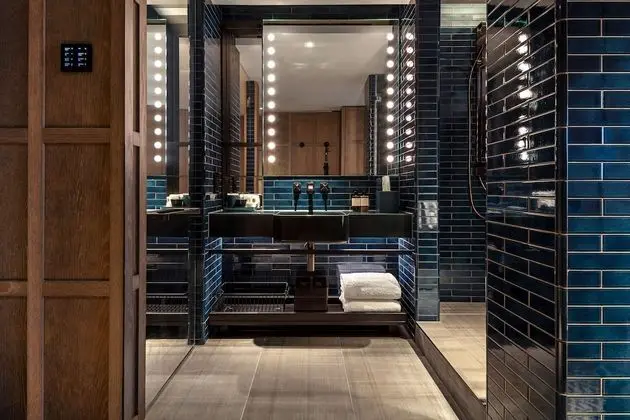 Deluxe King City View Room
