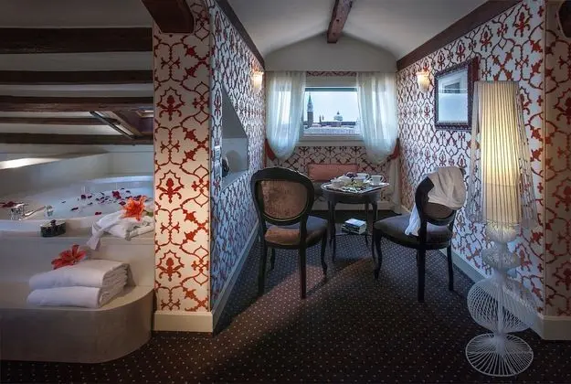 Junior Süit, Lagün Manzaralı