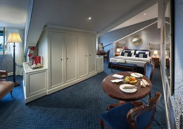 Junior Süit, Lagün Manzaralı