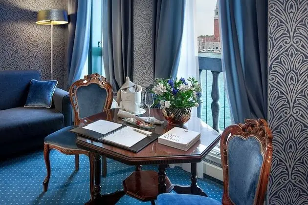 Junior Süit, Lagün Manzaralı