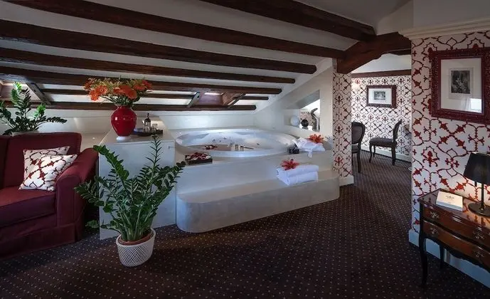 Junior Süit, Lagün Manzaralı