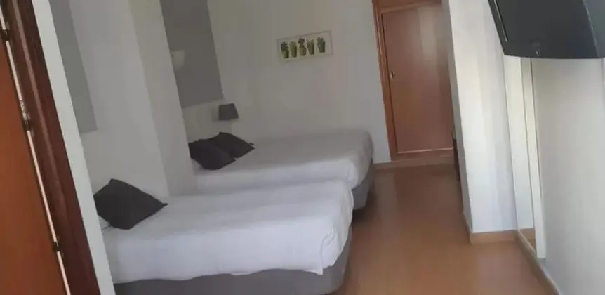 Üç Kişilik Oda