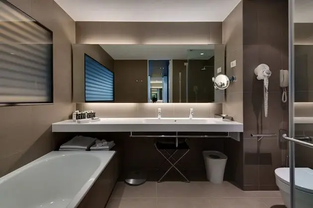 Deluxe Plunge Pool Room