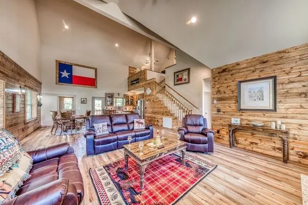 Kulübe, Birden Çok Yatak, Şömine, Bahçe Manzaralı (The Lone Star Lodge)