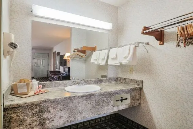 Oda, 2 Büyük (Queen) Boy Yatak