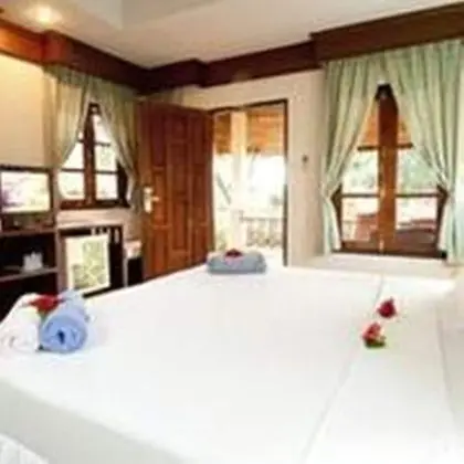 Deluxe Beachpool or Beachfront Cottage