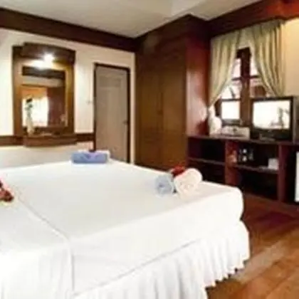 Deluxe Beachpool or Beachfront Cottage