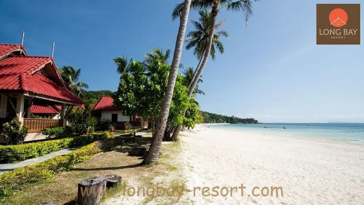 Deluxe Beachpool or Beachfront Cottage
