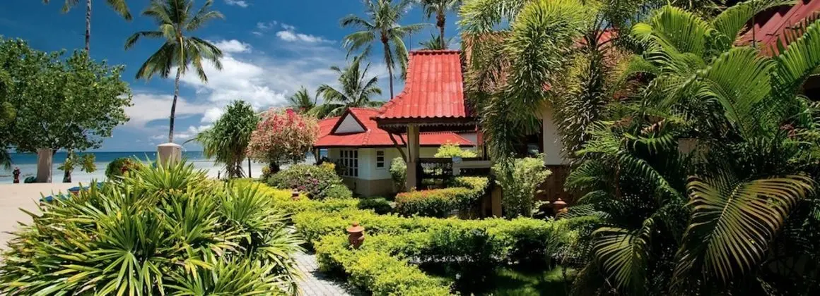 Superior Poolside or Seaside Cottage