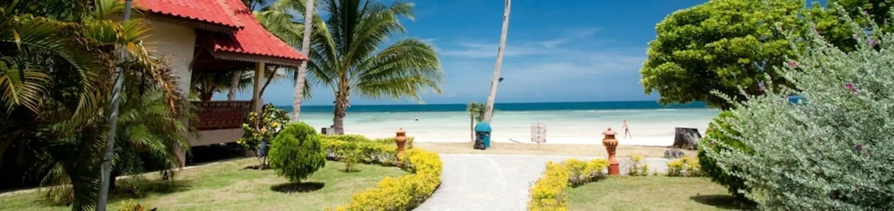 Superior Poolside or Seaside Cottage