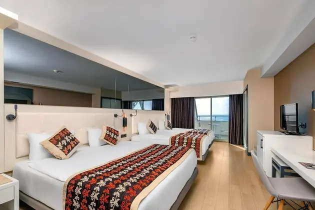 https://images.etstur.com/files/images/hotelImages/TR/51933/l/Long-Beach-Resort-Hotel---Spa-Deluxe-Oda-380598.jpg