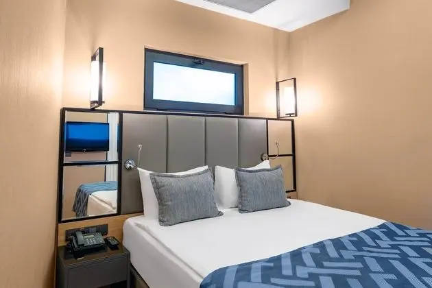 https://images.etstur.com/files/images/hotelImages/TR/51933/l/Long-Beach-Resort-Hotel---Spa-Deluxe-Oda-380602.jpg