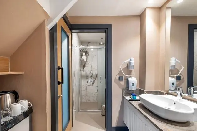 https://images.etstur.com/files/images/hotelImages/TR/51933/l/Long-Beach-Resort-Hotel---Spa-Deluxe-Oda-380605.jpg