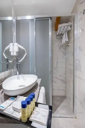 https://images.etstur.com/files/images/hotelImages/TR/51933/l/Long-Beach-Resort-Hotel---Spa-Deluxe-Oda-380606.jpg