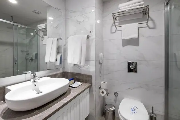 https://images.etstur.com/files/images/hotelImages/TR/51933/l/Long-Beach-Resort-Hotel---Spa-Deluxe-Oda-380636.jpg