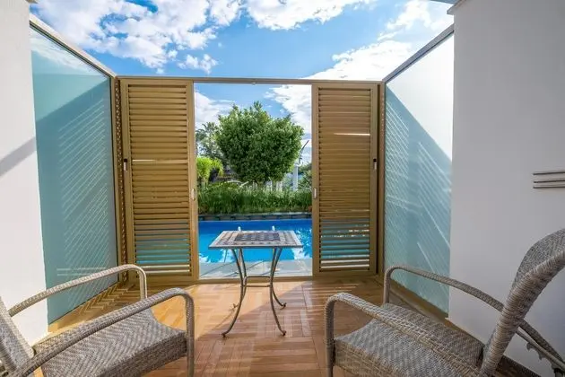 https://images.etstur.com/files/images/hotelImages/TR/51933/l/Long-Beach-Resort-Hotel---Spa-Deluxe-Oda-380644.jpg