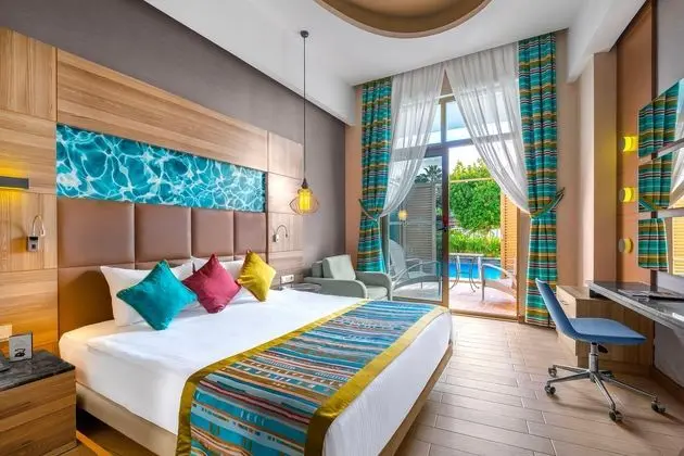 https://images.etstur.com/files/images/hotelImages/TR/51933/l/Long-Beach-Resort-Hotel---Spa-Deluxe-Oda-380646.jpg