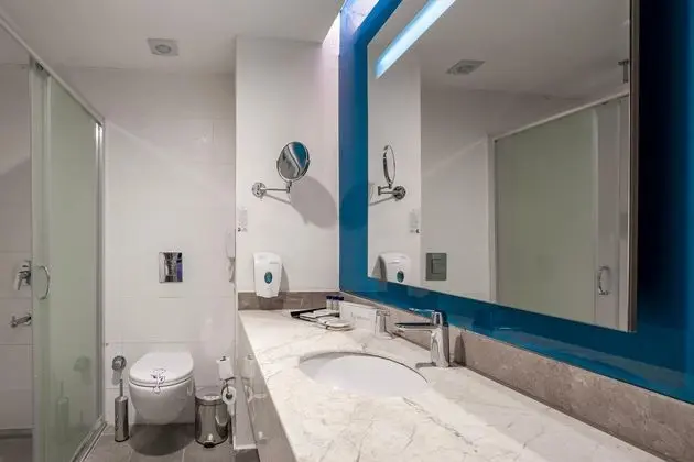 https://images.etstur.com/files/images/hotelImages/TR/51933/l/Long-Beach-Resort-Hotel---Spa-Deluxe-Oda-380648.jpg