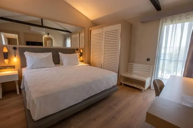 https://images.etstur.com/files/images/hotelImages/TR/214044/l/Long-Beach-Club-Nature-Oda-329356.jpg