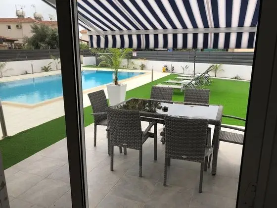 Apart Daire, 1 Yatak Odası, Veranda, Havuz Manzaralı
