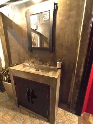 Tek Büyük Yataklı Oda (Private Shower)