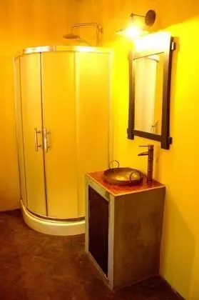 Tek Büyük Yataklı Oda (Private Shower)