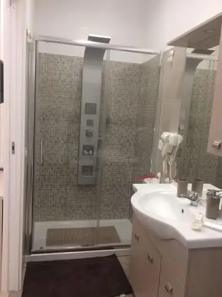 Deluxe Tek Büyük Yataklı Oda (Brown Room)