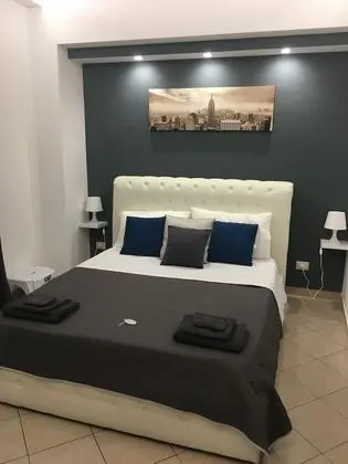 Deluxe Tek Büyük Yataklı Oda (Grey Room)