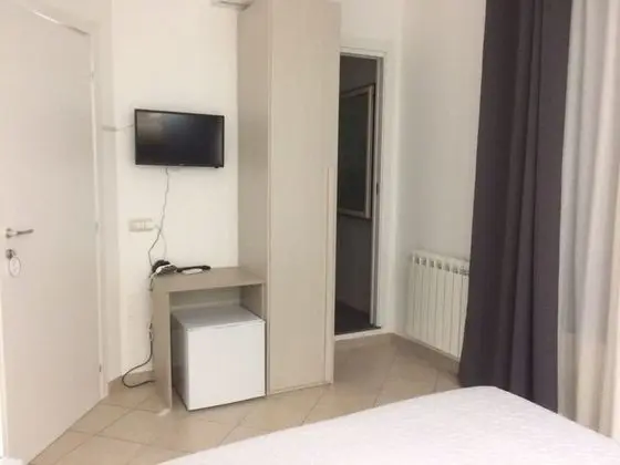 Deluxe Tek Büyük Yataklı Oda (Grey Room)