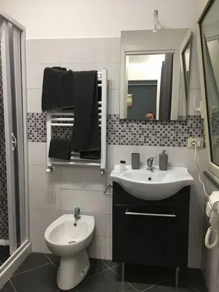 Deluxe Tek Büyük Yataklı Oda (Grey Room)