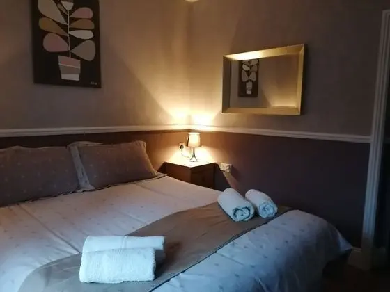 Tek Büyük veya İki Ayrı Yataklı Oda, Banyolu/Duşlu