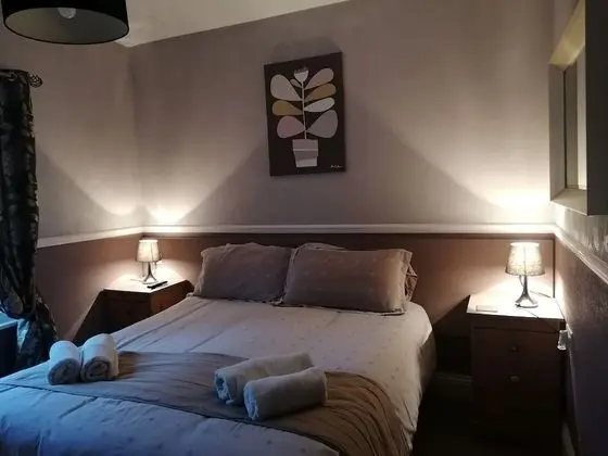 Tek Büyük veya İki Ayrı Yataklı Oda, Banyolu/Duşlu