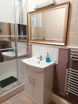 Tek Büyük veya İki Ayrı Yataklı Oda, Banyolu/Duşlu